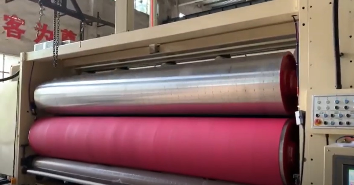 Araba parçaları, elektrikli parçalar ve IKEA mobilyalarının ambalajlanması için kutular